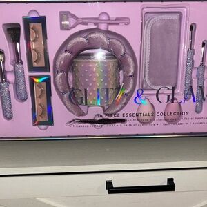 Glitz & Glam 30 Piece Essentials Collection